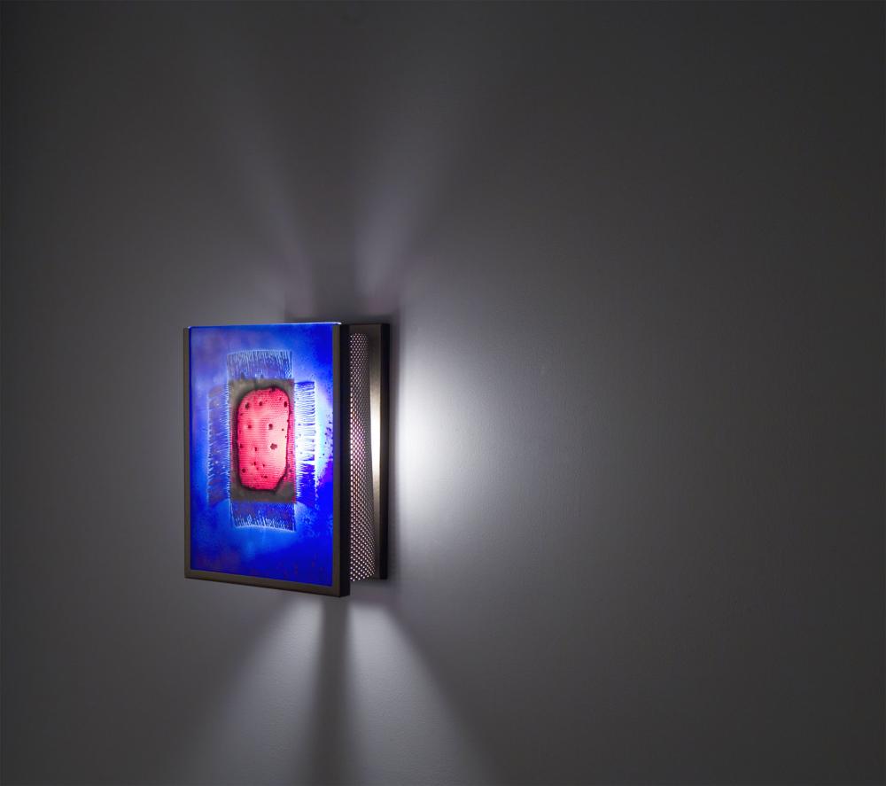 F/N 2IO - Bronze - Incandescent - Red Window Blue